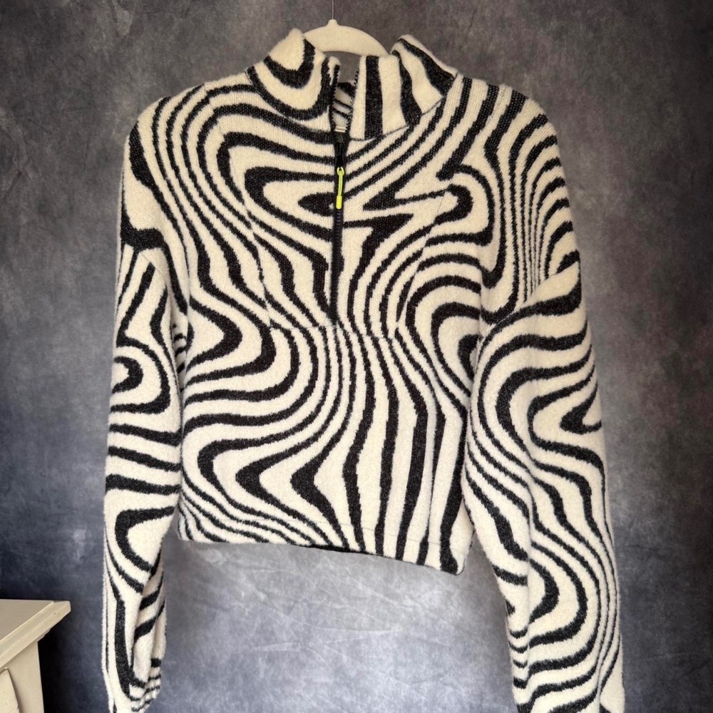 Black and white cropped zebra print fleece zip up sweater
